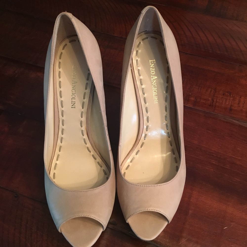 Enzo peep toe nude color shoes size 8. Worn once!